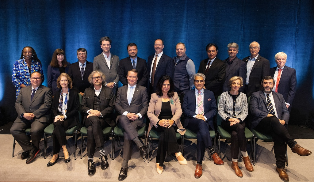 From left to right: Top: Catherine Adeya, Sarah Deutsch, Patricio Poblete, Chris Buckridge, Greg DiBiase, Byron Holland, David Lawrence, Amitabh Singhal, Wes Hardaker, James Galvin, Alan Barrett; Bottom: León Sánchez, Miriam Sapiro, Christian Kaufmann, Kurtis Lindqvist, Tripti Sinha, Sajid Rahman, Constance de Leusse, Raúl Echeberría