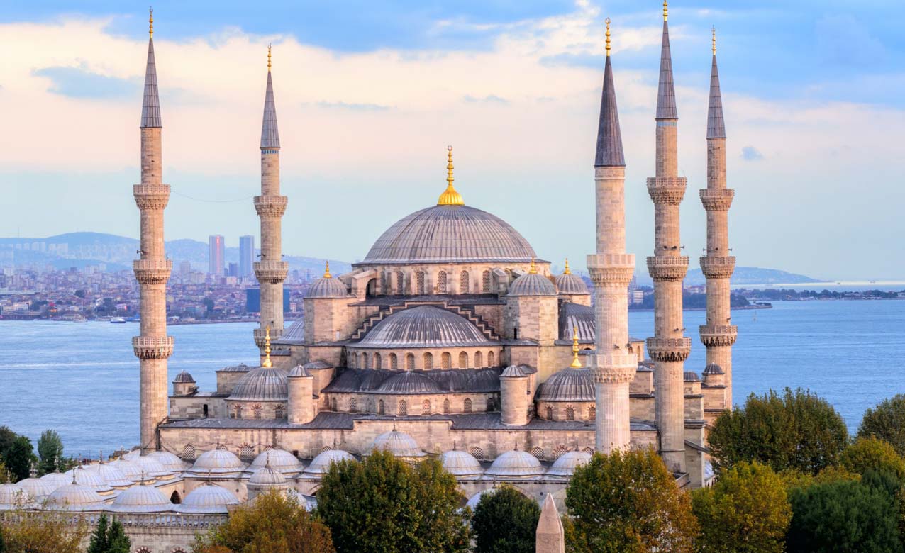 Туры в стамбул из нижнего. Стамбул голубая мечеть Босфор. Мечеть Султана Ахмеда в Стамбуле. Голубая мечеть на закате Стамбул.